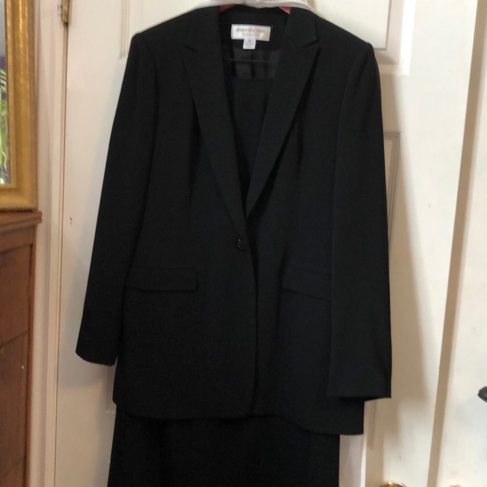 ⭐️Suit with long skirt